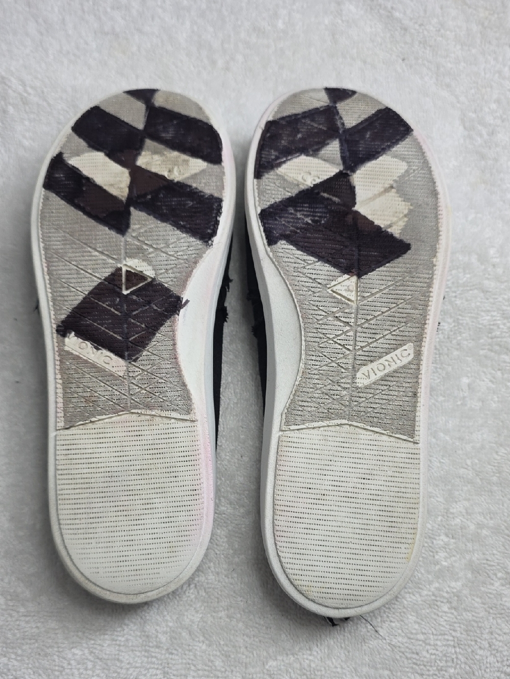 Vionic Beach Casual Slip-On Canvas Sneakers in Black Ladies Size 8.5 Distressed - Picture 15 of 16